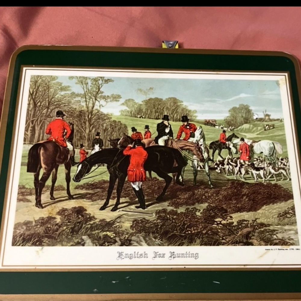 1 English Fox Hunting Print with Green Frame